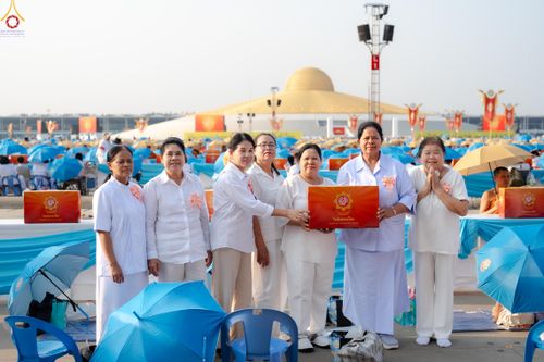 ภาพ No.324598:วันที่ 22 เมษายน พ.ศ.2569 (วันคุ้มครองโลก) บรรยากาศสาธุชน ในงานถวายมหาสังฆทาน 40,000 กว่าวัดทั่วประเทศ ณ ลานธรรม วัดพระธรรมกาย