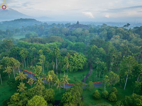 ภาพ No.68569:พระภิกษุสามเณรธรรมทายาท ปฎิบัติธรรม ณ มหาเจดีย์บรมพุทโธ ประเทศอินโดนีเซีย วันที่ 26 ธันวาคม พ.ศ. 2565