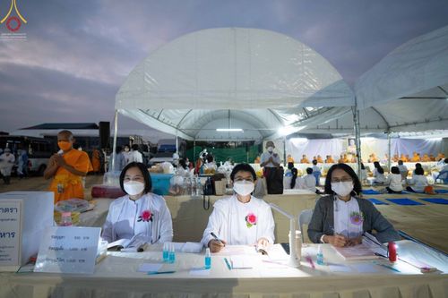 ภาพ No.69879:พิธีถวายภัตตาหารเป็นสังฆทาน แด่คณะพระธรรมยาตราฯ ในโครงการธรรมยาตราฯ ปีที่ 11 ณ อนุสรณ์สถานมหาวิหารพระมงคลเทพมุนี อ.สองพี่น้อง จ.สุพรรณบุรี วันที่ 9 มกราคม พ.ศ. 2566