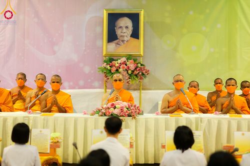 ภาพ No.106275:พิธีถวายภัตตาหารเป็นสังฆทาน แด่คณะพระธรรมยาตราฯ ในโครงการธรรมยาตรากตัญญูบูชา มหาปูชนียาจารย์ พระมงคลเทพมุนี(สด จนฺทสโร) พระผู้ปราบมาร อนุสรณ์สถาน 7 แห่ง ปีที่ 12 วันที่ 5 มกราคม พ.ศ. 2567 ณ อนุสรณ์สถานโลตัสแลนด์ จ.สุพรรณบุรี