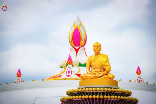 ภาพ No.70135:พิธีจุดประทีปถวายเป็นพุทธบูชา และบูชาธรรมมหาปูชนียาจารย์ ในโครงการธรรมยาตรากตัญญูบูชา มหาปูชนียาจารย์ พระมงคลเทพมุนี(สด จนฺทสโร) พระผู้ปราบมาร ปีที่ 11 ณ อนุสรณ์สถานลำดับที่ 2 สถานที่ตั้งมโนปณิธานบวชตลอดชีวิต อนุสรณ์สถานคลองบางนางแท่น อ.สามพราน จ.นครปฐม 