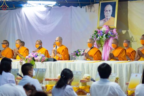 ภาพ No.74345:พิธีถวายภัตตาหารเป็นสังฆทาน แด่คณะพระธรรมยาตราฯ ในโครงการธรรมยาตรากตัญญูบูชา มหาปูชนียาจารย์ พระมงคลเทพมุนี(สด จนฺทสโร) พระผู้ปราบมาร อนุสรณ์สถาน 7 แห่ง ปีที่ 11 วันที่ 26 มกราคม พ.ศ. 2566