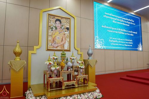 ภาพ No.67556:คณะสงฆ์วัดพระธรรมกาย และศูนย์ส่งเสริมทั่วโลกเจริญพระพุทธมนต์ และปฏิบัติธรรมเจริญสมาธิภาวนาเพื่อถวายพระพรชัยมงคลแด่ สมเด็จพระเจ้าลูกเธอ เจ้าฟ้าพัชรกิติยาภา นเรนทิราเทพยวดี กรมหลวงราชสาริณีสิรพัชร มหาวัชรราธิดา