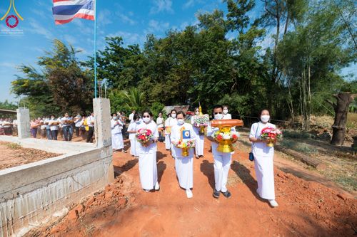 ภาพ No.64032:พิธีทอดกฐินสามัคคีทั่วไทย 5,000 วัด โดยคณะศิษยานุศิษย์วัดพระธรรมกาย น้อมบูชาธรรม 78 ปี หลวงพ่อธัมมชโย วันจันทร์ ที่ 7 พฤศจิกายน พ.ศ. 2565 ณ วัดโคกขาม ต.โบสถ์ อ.พิมาย จ.นครราชสีมา