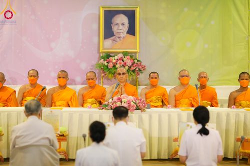 ภาพ No.105992:พิธีถวายภัตตาหารเป็นสังฆทาน แด่คณะพระธรรมยาตราฯ ในโครงการธรรมยาตรากตัญญูบูชา มหาปูชนียาจารย์ พระมงคลเทพมุนี(สด จนฺทสโร) พระผู้ปราบมาร อนุสรณ์สถาน 7 แห่ง ปีที่ 12 วันที่ 3 มกราคม พ.ศ. 2567 ณ อนุสรณ์สถานโลตัสแลนด์ จ.สุพรรณบุรี