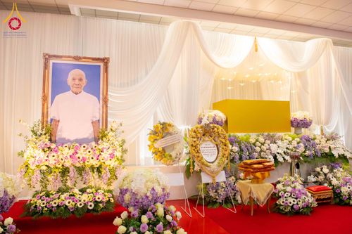 ภาพ No.316069:วันศุกร์ที่ 27 มีนาคม พ.ศ. 2569 พิธีบำเพ็ญกุศล คุณพ่อณรงค์ จินตมากุล  สิริอายุ 99 ปี 11 เดือน โยมบิดา พระครูปลัดรัตนวีรวัฒน์ (รังสฤษดิ์ อิทฺธิจินตโก) ที่ปรึกษาเจ้าคณะจังหวัดปทุมธานี เจ้าอาวาสวัดพระธรรมกาย  ณ ห้องปลูกศรัทธา 2 วัดพระธรรมกาย ปทุมธานี