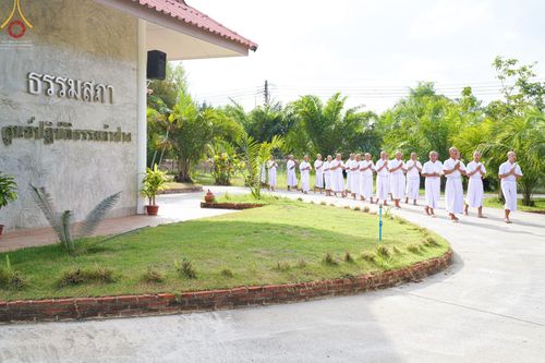 ภาพ No.65412:พิธีขอขมาผู้ปกครอง โดยนาคธรรมทายาท ในโครงการอุปสมบทบูชาธรรม มหาปูชนียาจารย์ประจำปี 2565 วันที่ 19 พฤศจิกายน พ.ศ. 2565 ณ ศูนย์ปฏิบัติธรรมลำปาง