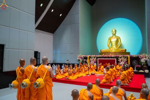 ภาพ No.51099:ประมวลภาพพิธีบรรพชาอุปสมบท โครงการบรรพชาอุปสมบทหมู่ รุ่นวันครูวิชชาธรรมกาย ปีพุทธศักราช 2565