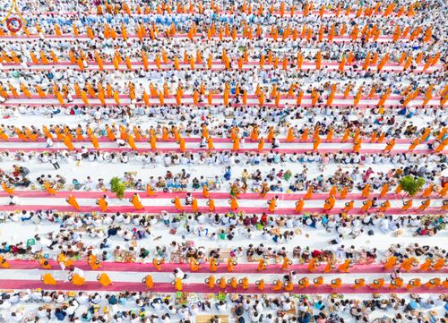 ภาพ No.49576:ประมวลภาพพิธีตักบาตรพระสงฆ์ 1,091 รูป เนื่องในวันแม่แห่งชาติ ณ ตลาดจัมโบ้ ชุดที่ 2