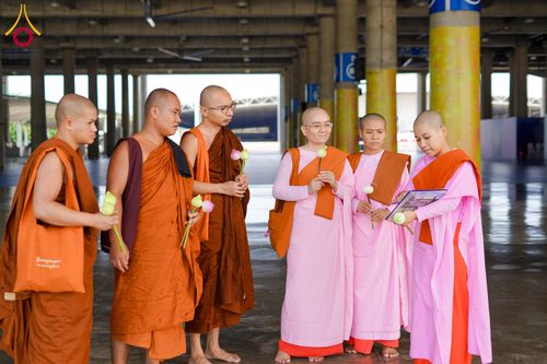 ภาพ No.338581:วันที่ 24 มิถุนายน - 5 กรกฎาคม พ.ศ.2569 ต้อนรับชาวต่างชาติจากประเทศโปแลนด์ มาเลเซีย อินเดีย บังคลาเทศ  และศรีลังกา เยี่ยมชมวัด นั่งสมาธิ และกราบสักการะพระมหาธรรมกายเจดีย์ ณ วัดพระธรรมกาย