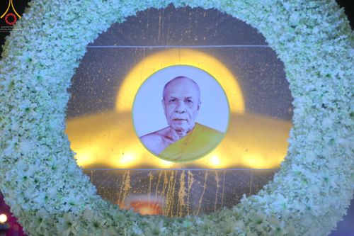 ภาพ No.52634:ประมวลภาพวันคล้ายวันเกิดครบรอบ 138 ปี พระมงคลเทพมุนี (สด จนฺทสโร) พระผู้ปราบมาร ชุดที่ 2