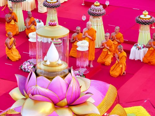 ภาพ No.307204:วันที่ 31 มกราคม พ.ศ. 2569  พิธีจุดประทีปธรรมถวายเป็นพุทธบูชา  และบูชาธรรมมหาปูชนียาจารย์ (ภาพชุดที่ 1) ณ วัดพระธรรมกาย ปทุมธานี ในโครงการธรรมยาตรา กตัญญูบูชา มหาปูชนียาจารย์ พระมงคลเทพมุนี(สด จนฺทสโร) พระผู้ปราบมาร อนุสรณ์สถาน 7 แห่ง ปีที่ 14