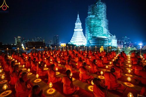 ภาพ No.201744:พิธีจุดประทีปถวายเป็นพุทธบูชา และบูชาธรรมมหาปูชนียาจารย์ ณ อาคารธรรมยาตรา กตัญญูบูชามหาปูชนียาจารย์ ตรงข้ามวัดปากน้ำภาษีเจริญ จ.กรุงเทพมหานคร ในโครงการธรรมยาตรา กตัญญูบูชา มหาปูชนียาจารย์ พระมงคลเทพมุนี(สด จนฺทสโร) พระผู้ปราบมาร อนุสรณ์สถาน 7 แห่ง