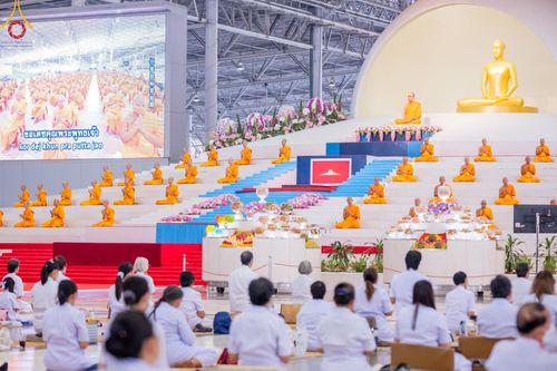 ภาพ No.136738:พิธีตักบาตร พิธีบูชาข้าวพระ ในวันอาทิตย์ต้นเดือนที่ 5 พฤษภาคม พ.ศ. 2567 ณ วัดพระธรรมกาย จ.ปทุมธานี