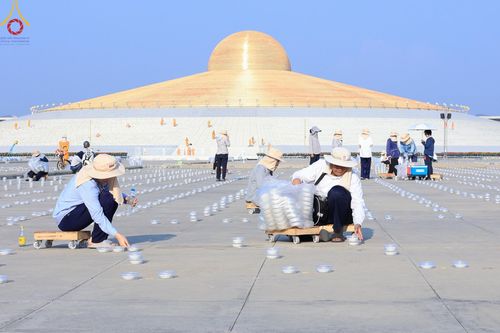 ภาพ No.61005:V.37 ยิ่งกว่าดี เพื่อ 80 ปีของพ่อ ภาพการเตรียมงานของหน่วยงานต่างๆ เพื่อพิธีฉลองอายุวัฒนมงคล 80 ปี หลวงพ่อธัมมชโย และรับถวายมหาสังฆทาน 10,000 กว่าวัดทั่วประเทศ ในวันคุ้มครองโลก วันจันทร์ที่ 22 เมษายน พ.ศ. 2567