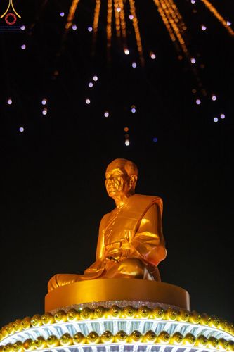 ภาพ No.192810:พิธีจุดประทีปถวายเป็นพุทธบูชา และบูชาธรรมมหาปูชนียาจารย์ ณ อนุสรณ์สถานคลองบางนางแท่น อ.สามพราน จ.นครปฐม ในโครงการธรรมยาตรา กตัญญูบูชา มหาปูชนียาจารย์ พระมงคลเทพมุนี(สด จนฺทสโร) พระผู้ปราบมาร อนุสรณ์สถาน 7 แห่ง ปีที่ 13 วันที่ 10 มกราคม พ.ศ. 2568