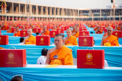 ภาพ No.221734:วันอังคารที่ 22 เมษายน พ.ศ. 2568 ภาพพิธีถวายมหาสังฆทานคณะสงฆ์ 40,000 กว่าวัดทั่วประเทศ เนื่องในวันคุ้มครองโลก ชุดที่ 2 (ปลื้มให้สมการรอคอย) ณ ลานธรรมพระมหาธรรมกายเจดีย์ วัดพระธรรมกาย
