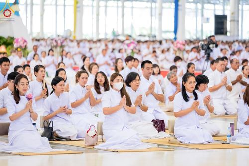 ภาพ No.151337:พิธีบูชาข้าวพระ ในวันอาทิตย์ต้นเดือน วันที่ 1 กันยายน พ.ศ. 2567 ณ สภาธรรมกายสากล วัดพระธรรมกาย