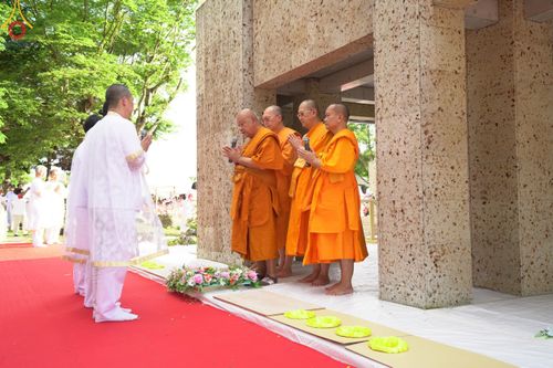 ภาพ No.141806:พิธีประดิษฐานลูกนิมิตมหาสมบัติ  ผูกสีมา สถาปนาอุโบสถ "บูชาธรรม 80 ปี หลวงพ่อธัมมชโย" ณ วัดพระธรรมกายโทชิหงิ ประเทศญี่ปุ่น วันอาทิตย์ที่ 16 มิถุนายน พ.ศ. 2567