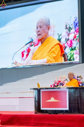 ภาพ No.87013:พิธีตักบาตร , พิธีบูชาข้าวพระ , พิธีจุดเทียนใจ ไฟนิรันดร์ อนันตชัย ในวันอาทิตย์ต้นเดือน 3 กันยายน พ.ศ. 2566 ณ วัดพระธรรมกาย