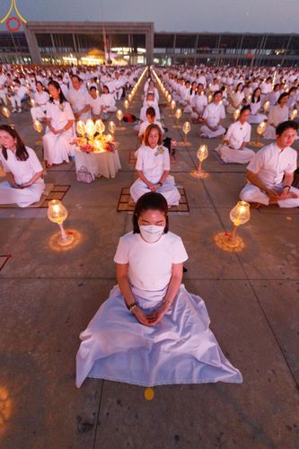 ภาพ No.122148:พิธีจุดประทีปถวายเป็นพุทธบูชา และบูชาธรรมมหาปูชนียาจารย์ พระมงคลเทพมุนี(สด จนฺทสโร) ในโครงการธรรมยาตรา กตัญญูบูชา มหาปูชนียาจารย์ พระมงคลเทพมุนี(สด จนฺทสโร) พระผู้ปราบมาร อนุสรณ์สถาน 7 แห่ง ปีที่ 12 วันที่ 31 มกราคม พ.ศ. 2567 ณ วัดพระธรรมกาย จ.ปทุมธานี