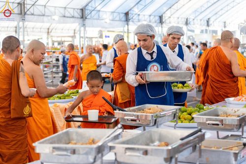 ภาพ No.58993:V.40 ภัตตาหารพระหมื่นวัด เราจัดให้ การปฏิบัติงานของเจ้าหน้าที่และอาสาสมัคร เพื่อรับบุญในการถวายภัตตาหาร แด่คณะสงฆ์ 10,000 กว่าวัดทั่วประเทศ ที่มาร่วมงานวันคุ้มครองโลก จันทร์ที่ 22 เมษายน พ.ศ. 2567 ณ วัดพระธรรมกาย