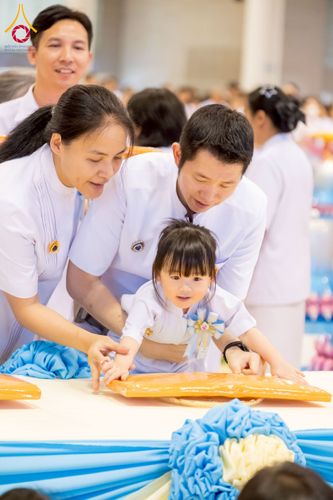 ภาพ No.215563:วันอาทิตย์ต้นเดือนที่ 6 เมษายน พ.ศ. 2568 ขบวนอัญเชิญผ้าป่าสมทบ มหาสังฆทาน 40,000 กว่าวัดทั่วประเทศ ณ สภาธรรมกายสากล วัดพระธรรมกาย