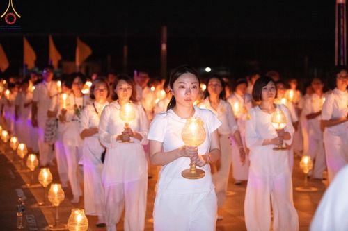 ภาพ No.124930:พิธีเวียนประทักษิณและจุดมาฆประทีป ในวันมาฆบูชา เสาร์ที่ 24 กุมภาพันธ์ พ.ศ. 2567 ณ พระมหาธรรมกายเจดีย์ วัดพระธรรมกาย