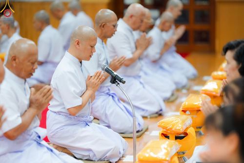 ภาพ No.147601:พิธีตัดปอยผม ขอขมา มอบบาตร ผ้าไตร โครงการปฐมอุปสมบท สมโภชอุโบสถ บูชาธรรม 80 ปี หลวงพ่อธัมมชโย ณ วัดพระธรรมกายโทชิหงิ ประเทศญี่ปุ่น วันพฤหัสบดีที่ 8 สิงหาคม พ.ศ. 2567