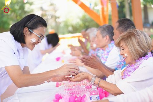 ภาพ No.321677:วันอาทิตย์ที่ 12 เมษายน พ.ศ.2569 กิจกรรมงานบุญวันสงกรานต์ (ตักบาตร ขอขมาพ่อแม่ สรงน้ำพระ รดน้ำขอพร) ณ วัดพระธรรมกายจอร์เจีย ประเทศสหรัฐอเมริกา