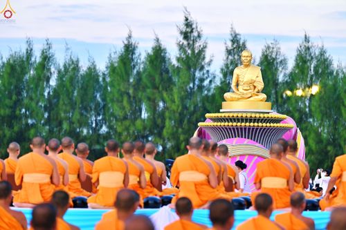 ภาพ No.302431:วันที่ 24 มกราคม พ.ศ. 2569 พิธีตักบาตรพระธรรมยาตรา ณ อนุสรณ์สถานลำดับที่ 5 สถานที่เผยแผ่วิชชาธรรมกายครั้งแรก อนุสรณ์สถานบางปลา วัดบางปลา อำเภอบางเลน จังหวัดนครปฐม ในโครงการธรรมยาตรา กตัญญูบูชา มหาปูชนียาจารย์ พระมงคลเทพมุนี(สด จนฺทสโร) พระผู้ปราบมาร อนุส