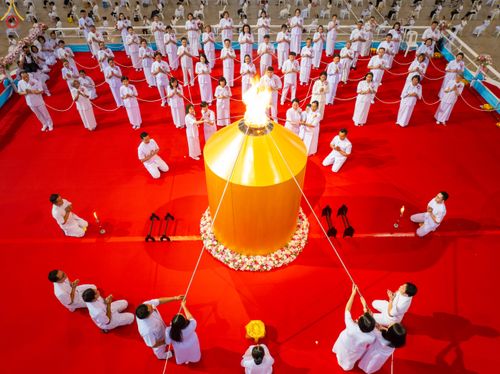 ภาพ No.286395:วันอาทิตย์ที่ 13 กรกฎาคม พ.ศ.2568 พิธีปฎิบัติธรรม และพิธีจุดเทียนใจ ไฟนิรันดร์ อนันตชัย ณ สภาธรรมกายสากล วัดพระธรรมกาย