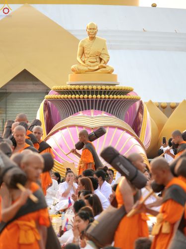 ภาพ No.299537:วันที่ 18 มกราคม พ.ศ. 2569 พิธีต้อนรับพระธรรมยาตรา (ภาพชุดที่ 2) ณ อนุสรณ์สถานลำดับที่ 5  สถานที่เผยแผ่วิชชาธรรมกายครั้งแรก อนุสรณ์สถานบางปลา วัดบางปลา อำเภอบางเลน จังหวัดนครปฐม ในโครงการธรรมยาตรา กตัญญูบูชา มหาปูชนียาจารย์ พระมงคลเทพมุนี(สด จนฺทสโร) พระ