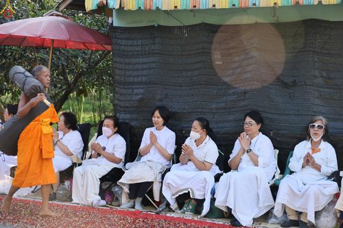 ภาพ No.295157:วันที่ 14 มกราคม พ.ศ. 2569 พิธีต้อนรับพระธรรมยาตรา อนุสรณ์สถานลำดับที่ 4  สถานที่เกิดด้วยกายธรรม ณ วัดโบสถ์บน ต.บางคูเวียง จ.นนทบุรี ในโครงการธรรมยาตรา กตัญญูบูชา มหาปูชนียาจารย์ พระมงคลเทพมุนี(สด จนฺทสโร) พระผู้ปราบมาร อนุสรณ์สถาน 7 แห่ง ปีที่ 14