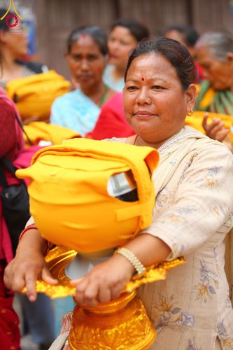 ภาพ No.313493:วันพฤหัสบดีที่ 12 มีนาคม พ.ศ. 2569 ขบวนแห่นาคธรรมทายาทในโครงการบรรพชาสามเณร 500 รูป  จาก นาคบาฮาล (Nagbahal) สู่จัตุรัสปาทัน (Patan Durbar Square) ประเทศเนปาล