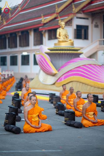 ภาพ No.297293:วันที่ 15 มกราคม พ.ศ.2569 พระธรรมยาตราปฏิบัติธรรมและถ่ายภาพหมู่ประวัติศาสตร์ อนุสรณ์สถานลำดับที่ 4 สถานที่เกิดด้วยกายธรรม  ณ วัดโบสถ์บน ต.บางคูเวียง จ.นนทบุรี ในโครงการธรรมยาตรา กตัญญูบูชา มหาปูชนียาจารย์ พระมงคลเทพมุนี(สด จนฺทสโร) พระผู้ปราบมาร อนุสรณ์ส