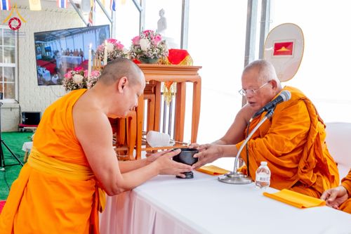 ภาพ No.135467:พิธีเจริญพระพุทธมนต์สมโภช แก้วบรมจักรพรรดิรัตนอนันต์ สถาปนาอาคารปฏิบัติธรรม แก้วธรรมชัยรัตนอนันต์ บูชาธรรมเนื่องในโอกาสอายุวัฒนมงคล 80 ปี หลวงพ่อธัมมชโย (22 เมษายน พ.ศ. 2567) วันพุธที่ 3 เมษายน พ.ศ. 2567 ณ วัดพระธรรมกายเทนเนสซี ประเทศสหรัฐอเมริกา