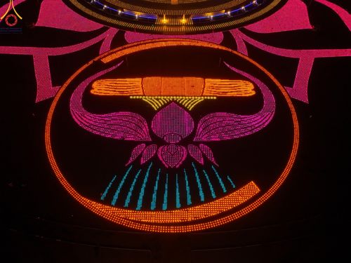 ภาพ No.150303:พิธีจุดประทีป และพิธีฉลองชัยสวดมนต์ บทธัมมจักกัปปวัตตนสูตร ครบ 6,668,272,727 จบ เนื่องในวันธรรมชัย 27 สิงหาคม พ.ศ. 2567 ณ มหารัตนวิหารคด วัดพระธรรมกาย