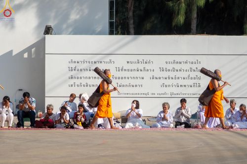 ภาพ No.110387:พิธีต้อนรับพระธรรมยาตรา ในโครงการธรรมยาตรากตัญญูบูชา มหาปูชนียาจารย์ พระมงคลเทพมุนี(สด จนฺทสโร) พระผู้ปราบมาร อนุสรณ์สถาน 7 แห่ง ปีที่ 12 วันที่ 11 มกราคม พ.ศ. 2567 ณ อนุสรณ์สถานลำดับที่ 3 สถานที่เกิดใหม่ในเพศสมณะ วัดสองพี่น้อง จ.สุพรรณบุรี