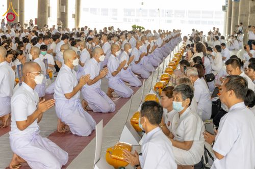 ภาพ No.62728:พิธีขอขมามอบผ้าไตร ในโครงการอุปสมบทหมู่ บูชาธรรมหลวงพ่อธัมมชโย พ.ศ.2567  โครงการอุปสมบทหมู่ธรรมทายาท ระดับอุดมศึกษา รุ่นที่51 (ภาคฤดูร้อน) โครงการบวชพระนานาชาติ AEC และ WAB รุ่นผู้บริหาร(รุ่นที่2) ณ ลานธรรม พระมหาธรรมกายเจดีย์ วันที่ 13 เมษายน พ.ศ. 2567