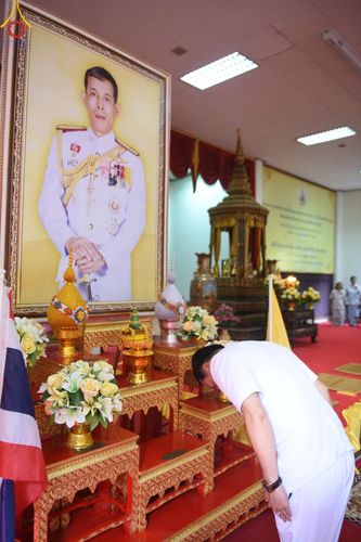 ภาพ No.135567:พิธีขอขมามอบผ้าไตร, พิธีบรรพชาสามเณร ในโครงการบรรพชาสามเณร ฟื้นฟูพระพุทธศาสนาทั่วไทย ณ วัดพระพุทธบาท ราชวรมหาวิหาร อ.พระพุทธบาท จ.สระบุรี วันที่ 6 เมษายน พ.ศ. 2567