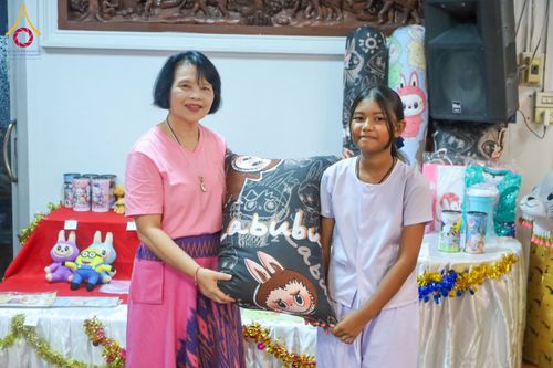 ภาพ No.180150:กิจกรรมวันรวมพลังเด็กดี V-Star ผู้นำฟื้นฟูศีลธรรมโลก ประจำปีพุทธศักราช 2567 จังหวัดสุโขทัย เพื่อรวมพลังสร้างความดี นั่งสมาธิภาวนาถวายเป็นพุทธบูชา และเพื่อส่งเสริมการเรียนรู้พระพุทธศาสนา วันที่ 3 ธันวาคม พ.ศ. 2567