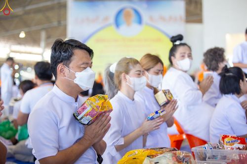 ภาพ No.86836:พิธีตักบาตร , พิธีบูชาข้าวพระ , พิธีจุดเทียนใจ ไฟนิรันดร์ อนันตชัย ในวันอาทิตย์ต้นเดือน 3 กันยายน พ.ศ. 2566 ณ วัดพระธรรมกาย