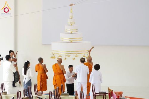 ภาพ No.152494:พิธียกฉัตรขาว 5 ชั้น กางกั้นถวายองค์พระประธาน อาคารปฏิบัติธรรมวัดสายสุวพรรณ ต.คลองสี่ อ.คลองหลวง จ.ปทุมธานี วันเสาร์ที่ 7 กันยายน พ.ศ. 2567