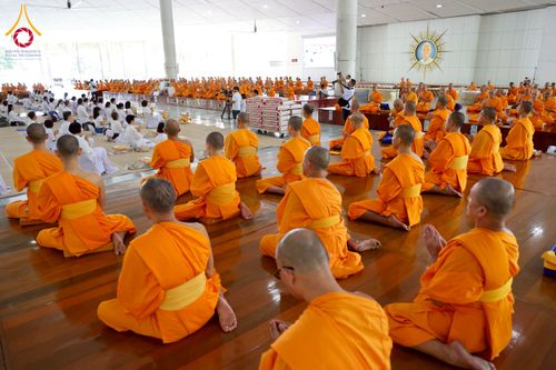 ภาพ No.268303:วันที่ 8 พฤศจิกายน พ.ศ. 2568 พิธีถวายภัตตาหารเมนูสวรรค์ เพื่อการบรรลุธรรม ณ หอฉันคุณยายอาจารย์ฯ วัดพระธรรมกาย