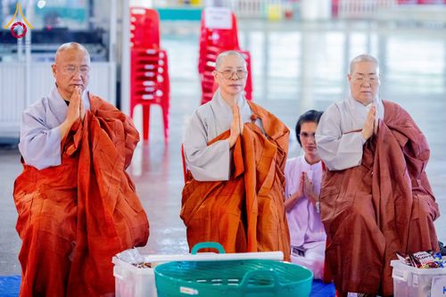 ภาพ No.223339:วันวิสาขบูชา วันอาทิตย์ที่ 11 พฤษภาคม พ.ศ. 2568 พิธีตักบาตร และปฎิบัติธรรม ณ สภาธรรมกายสากล วัดพระธรรมกาย