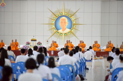 ภาพ No.230418:วันที่ 28 มิถุนายน พ.ศ. 2568 พิธีถวายภัตตาหารเมนูสวรรค์ เพื่อการบรรลุธรรม ณ หอฉันคุณยายอาจารย์ฯ วัดพระธรรมกาย