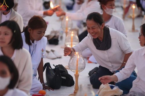 ภาพ No.194824:พิธีจุดประทีปถวายเป็นพุทธบูชา และบูชาธรรมมหาปูชนียาจารย์ ณ วัดสองพี่น้อง ต.ต้นตาล อ.สองพี่น้อง จ.สุพรรณบุรี ในโครงการธรรมยาตรา กตัญญูบูชา มหาปูชนียาจารย์ พระมงคลเทพมุนี(สด จนฺทสโร) พระผู้ปราบมาร อนุสรณ์สถาน 7 แห่ง ปีที่ 13 วันที่ 14 มกราคม พ.ศ. 2568