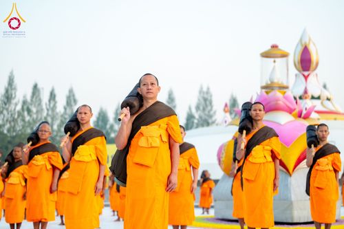 ภาพ No.191685:พระธรรมยาตราปฏิบัติธรรม และถ่ายภาพหมู่ประวัติศาสตร์ ณ อนุสรณ์สถานคลองบางนางแท่น อ.สามพราน จ.นครปฐม ในโครงการธรรมยาตรา กตัญญูบูชา มหาปูชนียาจารย์ พระมงคลเทพมุนี(สด จนฺทสโร) พระผู้ปราบมาร อนุสรณ์สถาน 7 แห่ง ปีที่ 13 วันที่ 8 มกราคม พ.ศ. 2568
