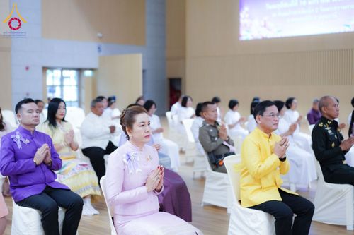 ภาพ No.196043:ผู้ว่าปทุมฯ เปิดงานวันครู ครั้งที่ 69 พ.ศ. 2568 จังหวัดปทุมธานี “เรียนดี มีความสุข : ครูไทยร่วมใจปฏิวัติการศึกษา เด็กฉลาดคิด ฉลาดทำ” ณ วัดพระธรรมกาย - รวมใจระลึกถึงพระคุณบูรพาจารย์ ยกย่องเชิดชูเกียรติผู้ประกอบวิชาชีพทางการศึกษาที่ประกอบคุณงามความดี 